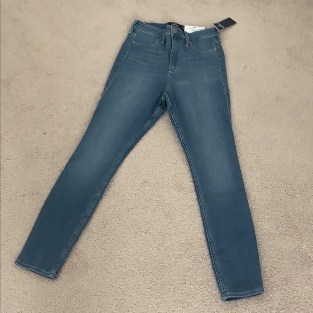 NWT Hollister Jeans-MEDIUM Curvy